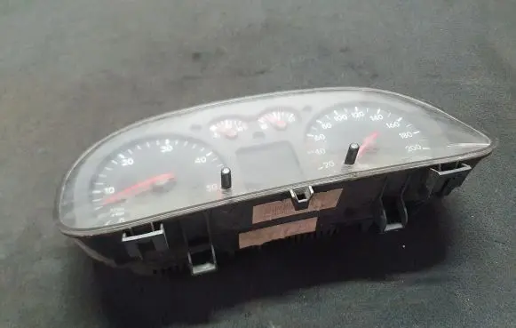 Volkswagen Golf IV Speedometer (instrument cluster) 1J0920802E
