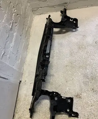 Renault Megane II Radiator support slam panel