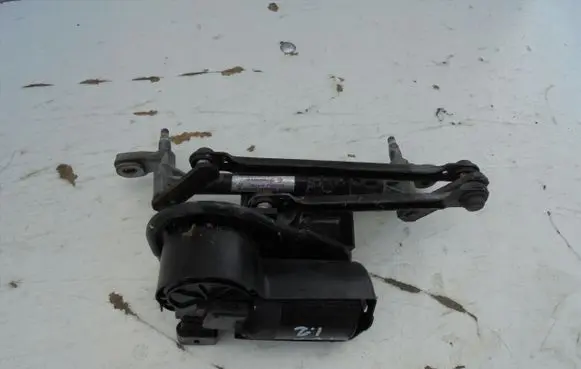 Volkswagen Fox Front wiper linkage and motor