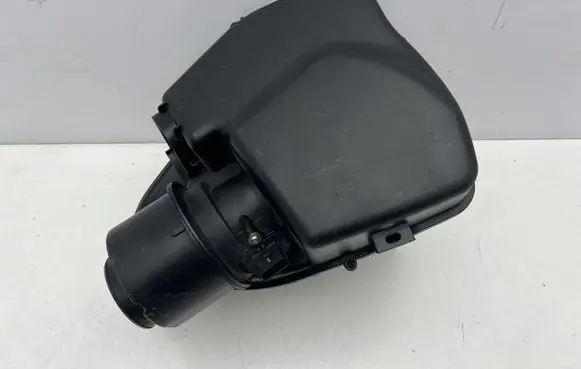 Chevrolet Cruze II Air filter box 243353070