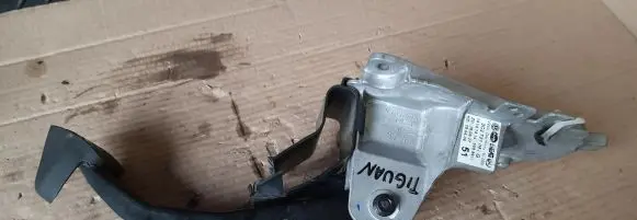 Volkswagen Tiguan Brake pedal 3C2721057G