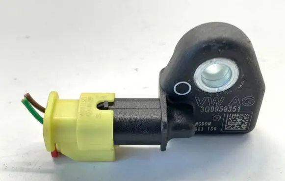Volkswagen PASSAT B8 Airbag deployment crash/impact sensor 3Q0959351