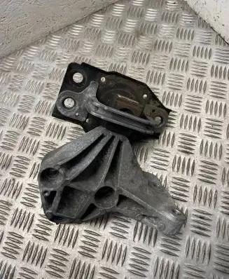 Nissan Qashqai Engine mount bracket 11210JF500