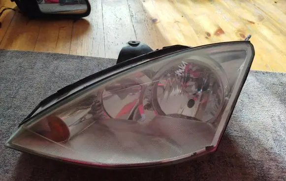 Ford Focus Headlight/headlamp 2M5113W030BG