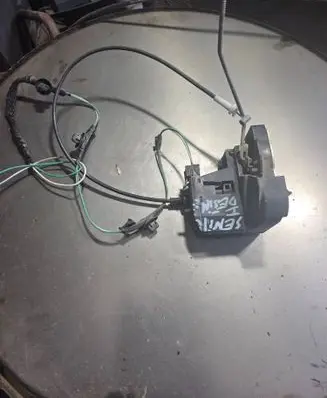 Renault Scenic I Front door lock
