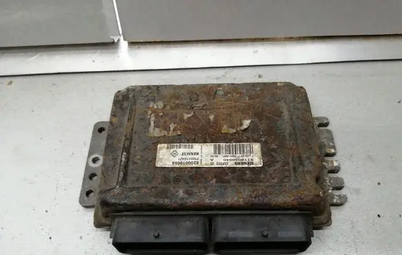 Renault Laguna I Engine control unit/module 8200019659 7700110471 S110030040