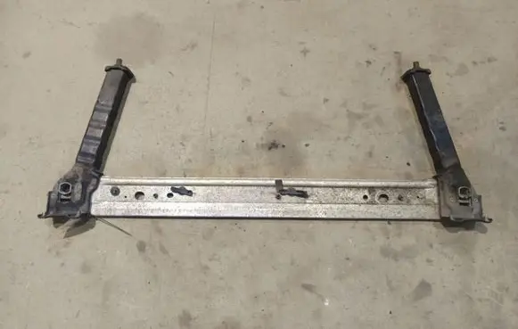Renault Fluence Radiator mount bracket 