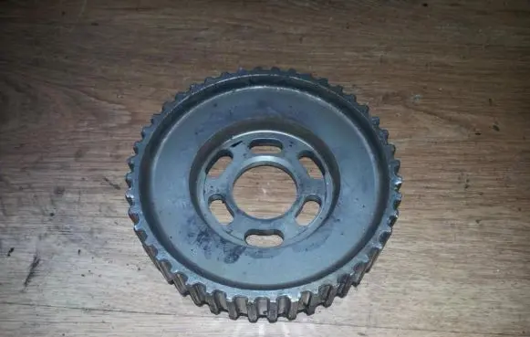 Volkswagen Golf IV Fuel pump gear (pulley) 038130111a