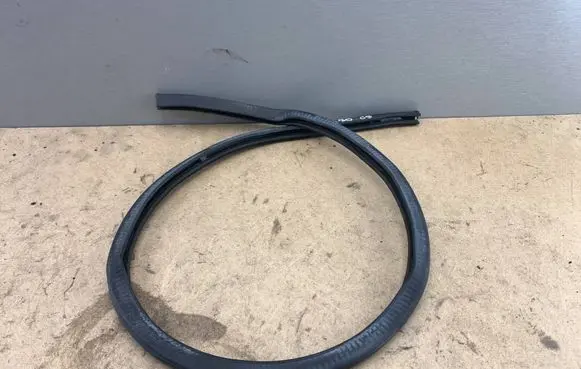 BMW 3 E90 E91 Engine compartment rubber 51717060565 7060565
