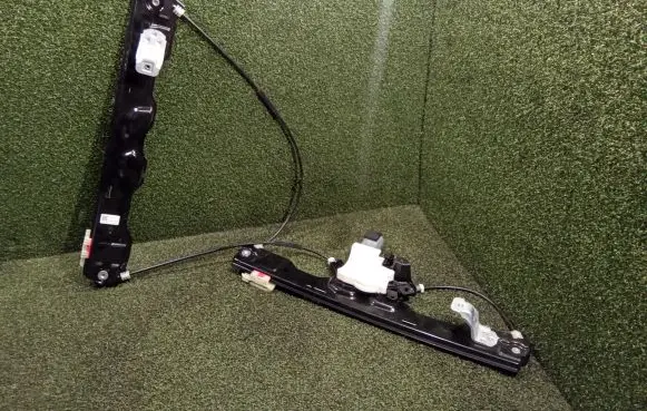 Land Rover Defender Front door window regulator with motor L8B223200AB E521S E00726104