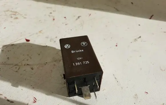 BMW 5 E34 Other relay 1391725