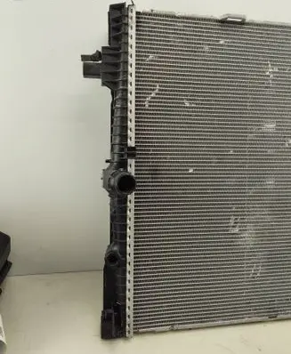 BMW X7 G07 Coolant radiator 8472275