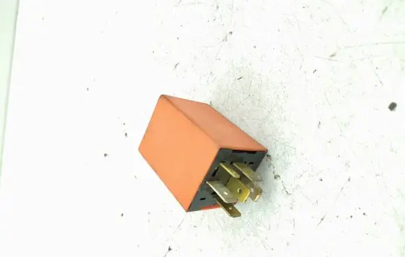 Opel Tigra A Cruise control relay 90457986
