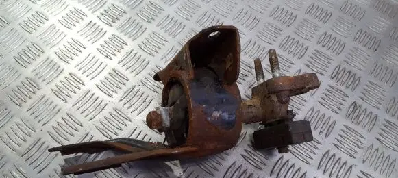 Toyota Corolla E110 Engine mount bracket