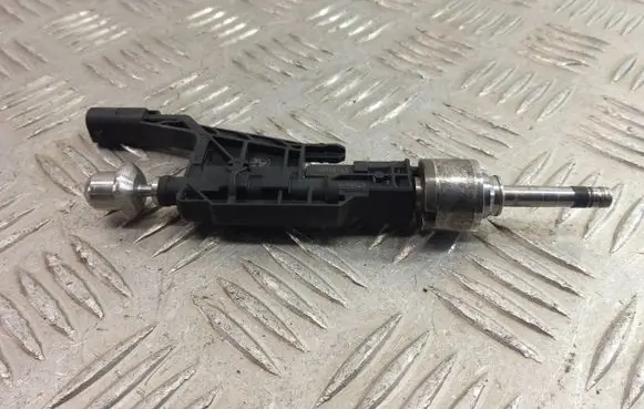 BMW X1 F48 F49 Fuel injector 8656548