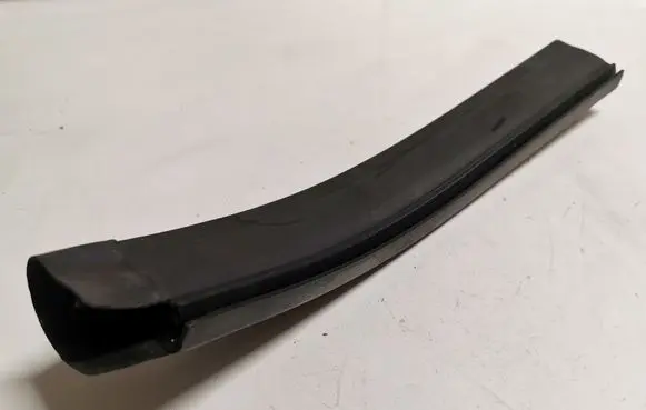 BMW X5 G05 Engine compartment rubber 7425427