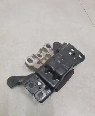 Seat Leon (5F) Engine mount bracket 5Q0199555R