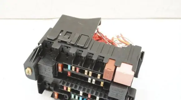 Renault Laguna III Fuse box set 8200393836
