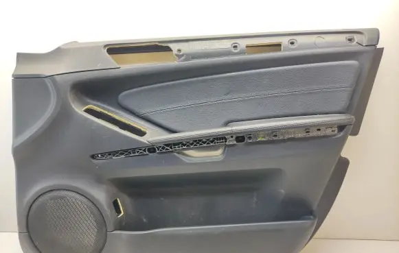 Mercedes-Benz ML W164 Front door card panel trim A1647201470