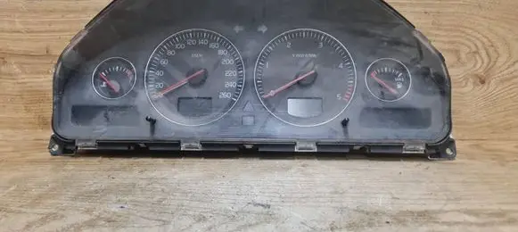 Volvo S60 Speedometer (instrument cluster) 8673262 8602764