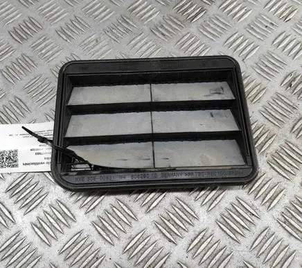 BMW X7 G07 Quarter panel pressure vent 9176945