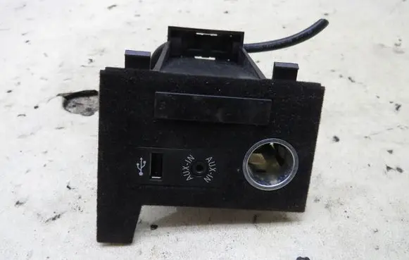 BMW 6 F12 F13 12 V Socket (front) 9197318