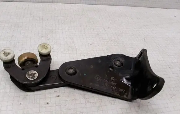 Volkswagen Transporter - Caravelle T5 Sliding door lower roller guide/hinge 7H0843397A