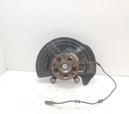 Mercedes-Benz B W246 W242 Front wheel hub A2464210720 A2465402510