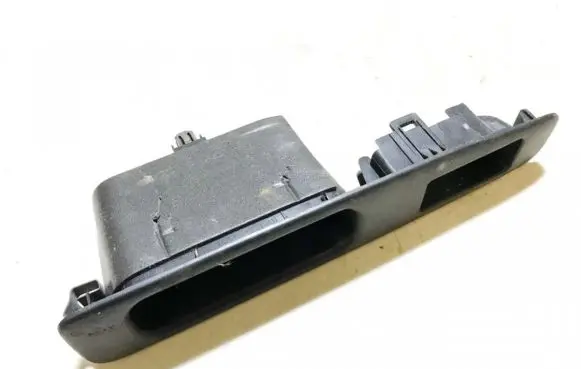 Nissan Qashqai Front door window switch trim 
