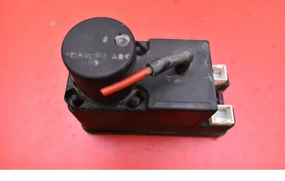 Audi A4 S4 B5 8D Central locking vacuum pump 4A0862257J