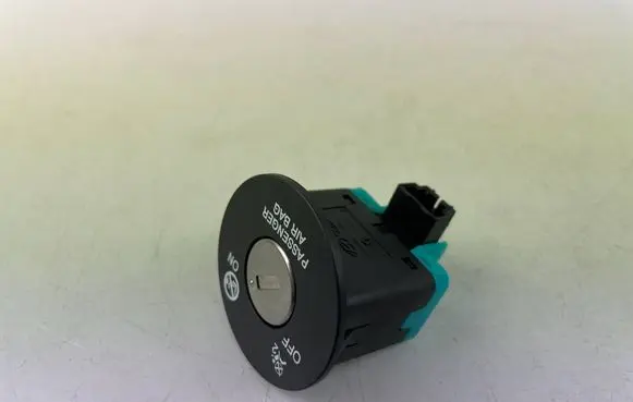 KIA Sportage Passenger airbag on/off switch 