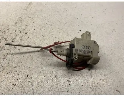 Audi A4 S4 B7 8E 8H Fuel tank cap lock motor 8E0863153A