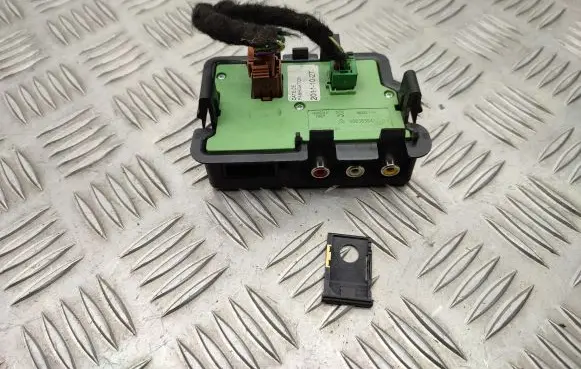 Citroen C5 AUX in-socket connector 96638354XT