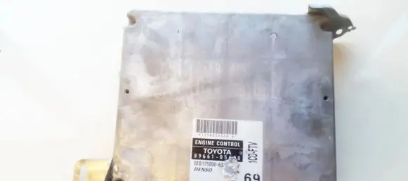 Toyota Avensis T250 Engine control unit/module 8966105680 89661-05680