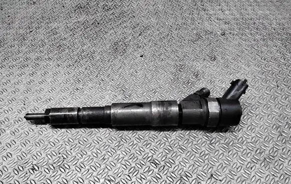 BMW 5 E39 Fuel injector 2354093 0445110029