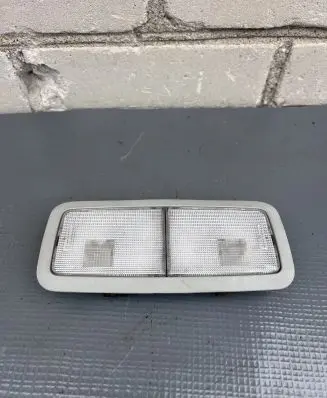 Toyota Avensis T270 Rear seat light