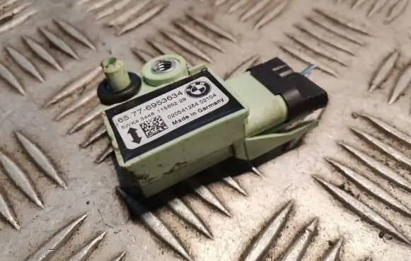 BMW X3 E83 Airbag deployment crash/impact sensor 6953634