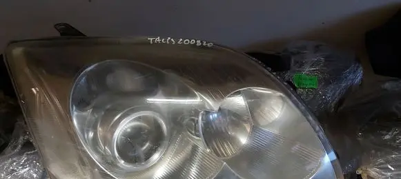 Toyota Avensis T250 Headlight/headlamp 1237