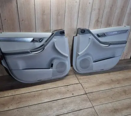 Mercedes-Benz R W251 Front door card panel trim 1065292 T2120078815T245