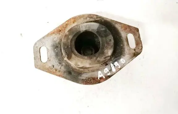 Engine mount bracket