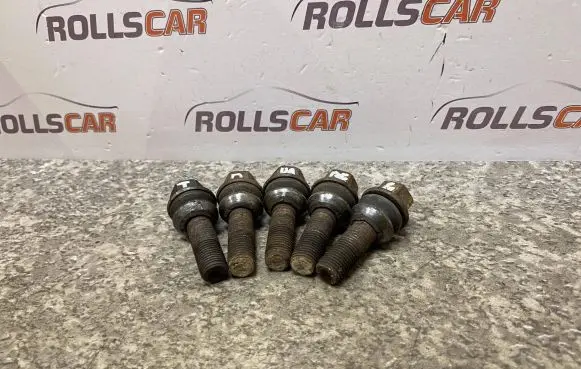 Volkswagen Touareg I Nuts/bolts 