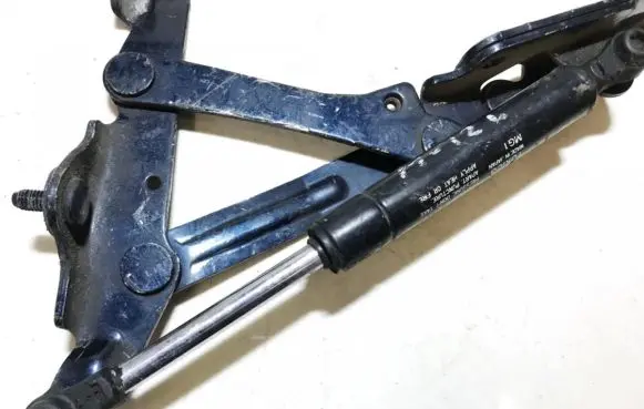 Mazda 121 Tailgate/trunk strut/damper