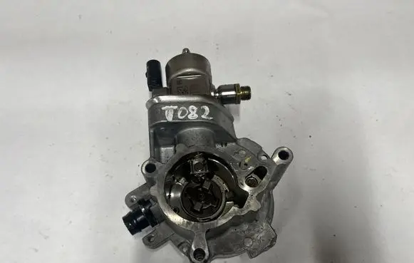 Audi A3 S3 8V Fuel injection high pressure pump 06G127027H 06K145100AE