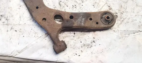 Toyota Auris 150 Front lower control arm/wishbone
