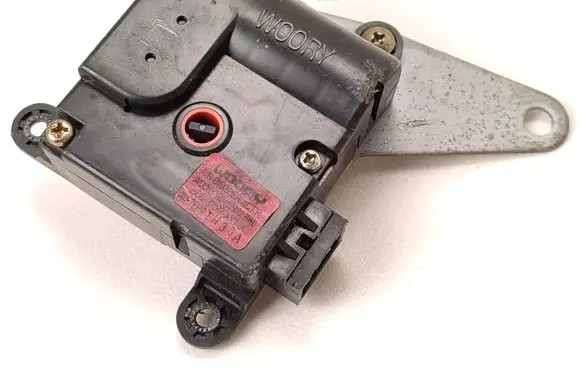 Hyundai Coupe A/C air flow flap actuator/motor D267AKYAA