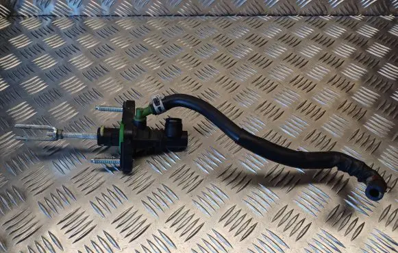 Toyota Avensis T270 Clutch master cylinder 3142002051A