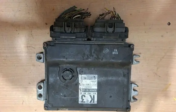 Suzuki Swift I Engine control unit/module 062J3 MB1123000931
