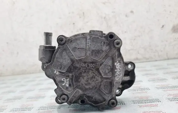 Volkswagen PASSAT B6 Vacuum pump 03L145100F