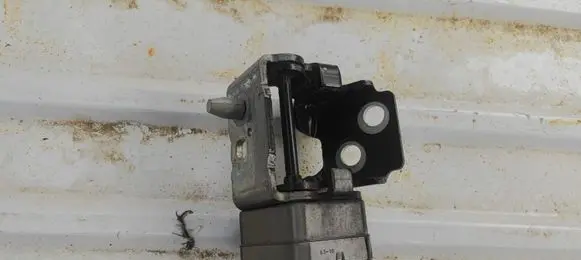 Citroen C3 Picasso Front door upper hinge 
