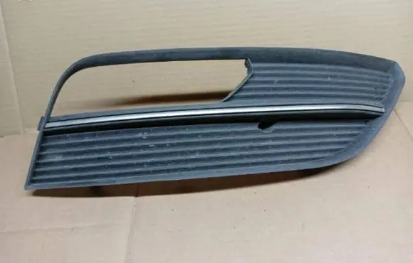 Audi A3 S3 8V Front fog light trim/grill 8W3807682A